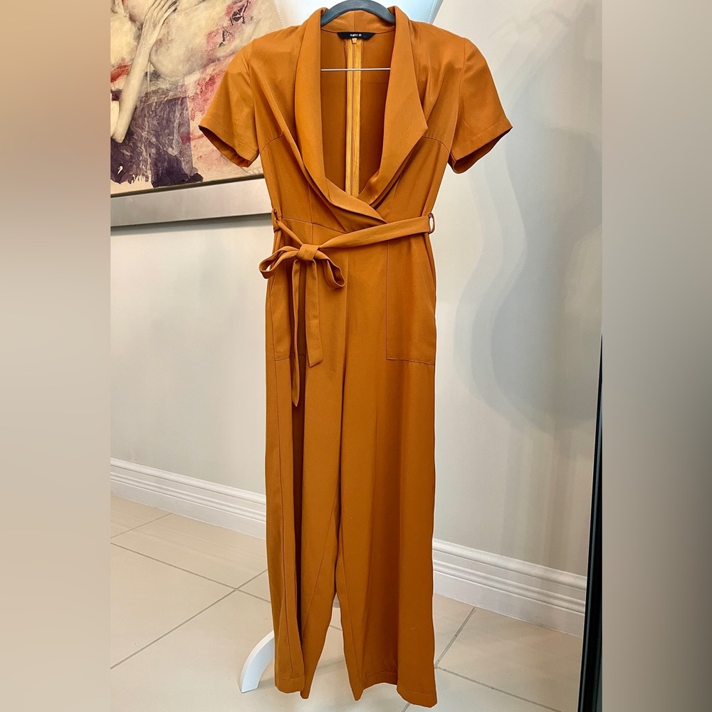 Mannequin size:
      Bust  : 32.5 
      Waist : 25.2
      Hip    : 34.5